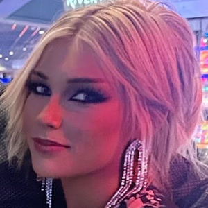 Meet your Posher, Angelica